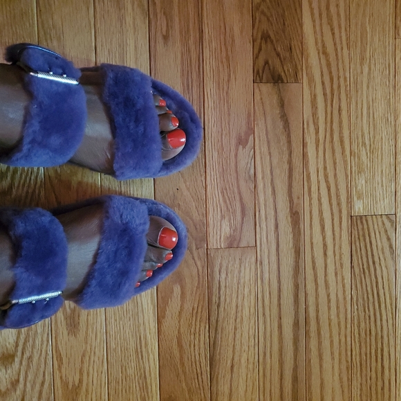 Ugg Slippers - Picture 6 of 7